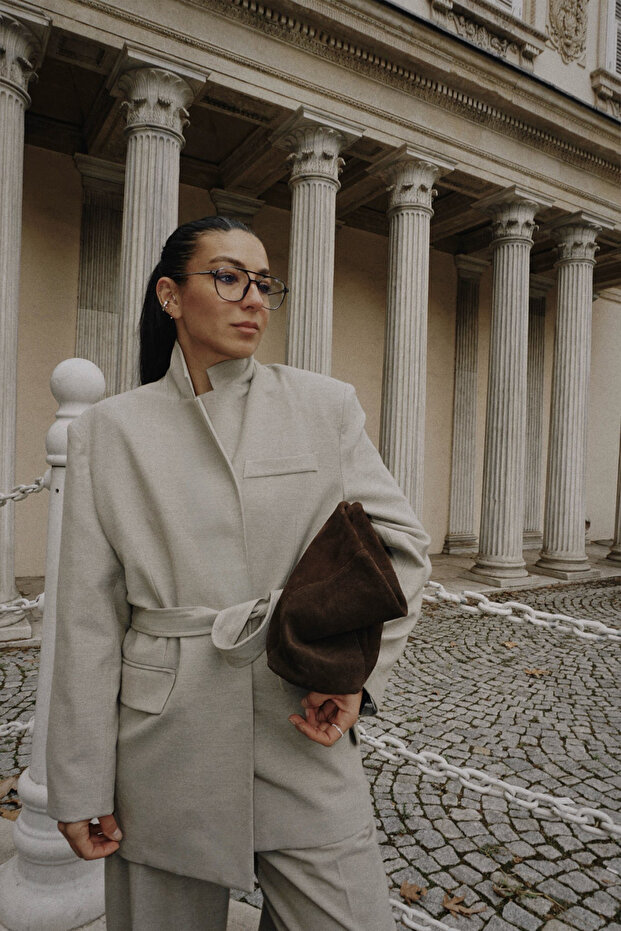 سترة بليزر كبيرة الحجم بحزام وزر واحد من فرو المنك - 1