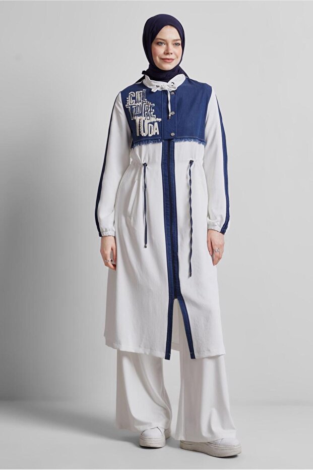 معطف واق من المطر مطبوع عليه نص 10878