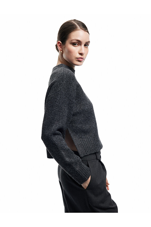 Weich strukturierter Basic-Strickpullover mit langen Ärmeln und Stehkragen - 1