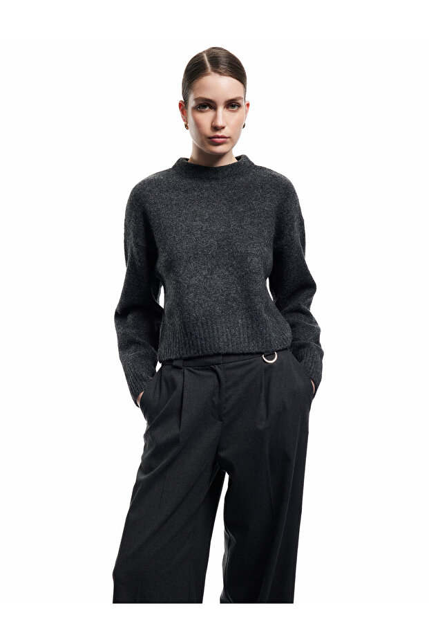 Weich strukturierter Basic-Strickpullover mit langen Ärmeln und Stehkragen - 2