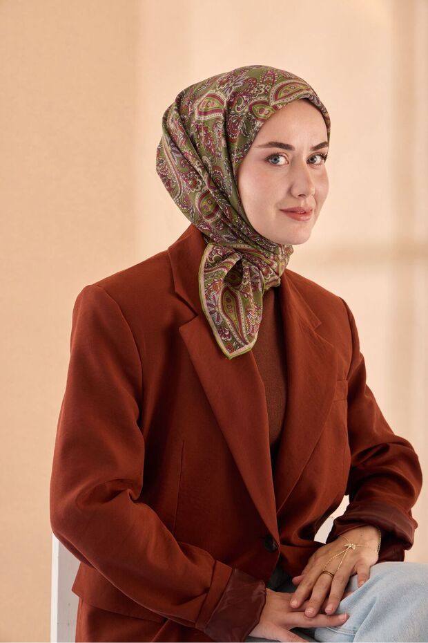 وشاح ناعم بنمط عرقي