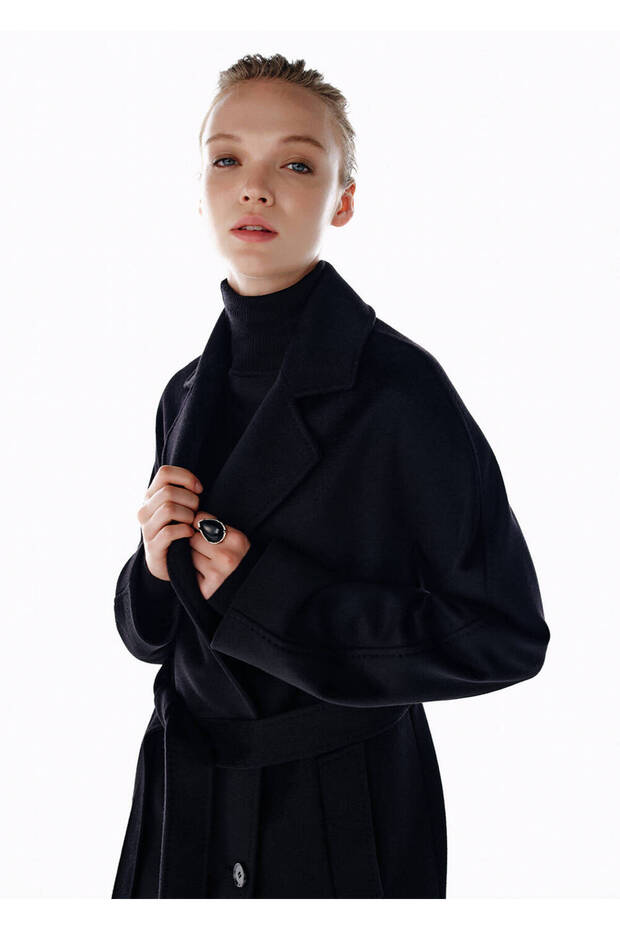 معطف صوف عادي باللون الأسود - 4
