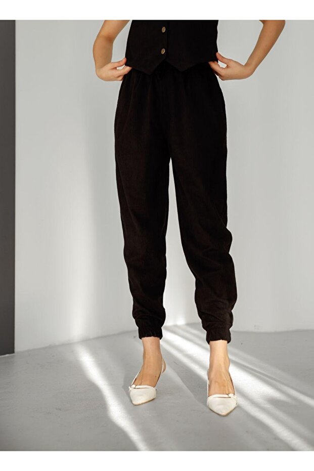 Women's Corduroy Pocketed Elastic Waist Jogger Pants