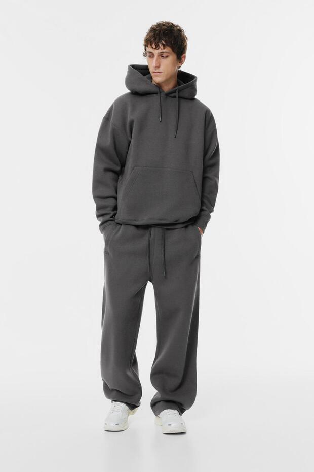 Kapüşonlu sweatshirt ve eşofman altı takımı - 1
