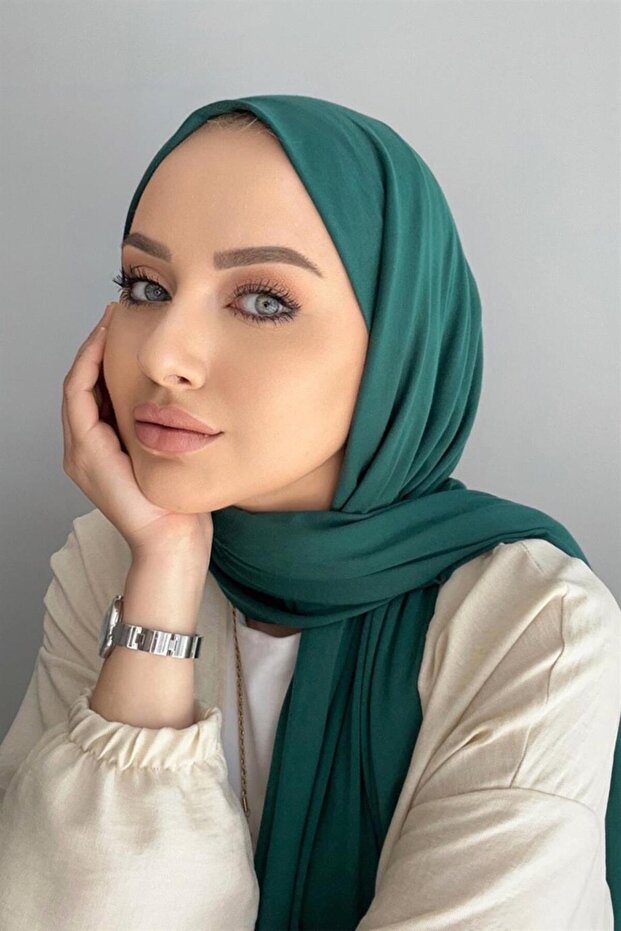 شال قطني ممشط باللون الزمردي
