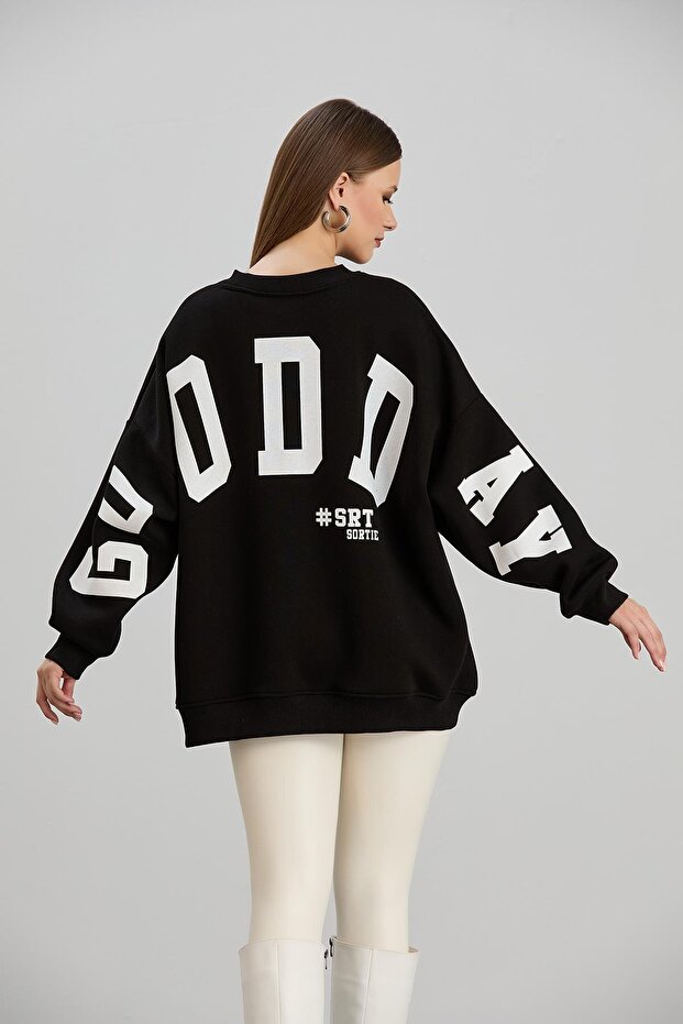سويت شيرت نسائي أسود كبير الحجم مطبوع عليه Good Day وياقة دائرية وثلاثة خيوط