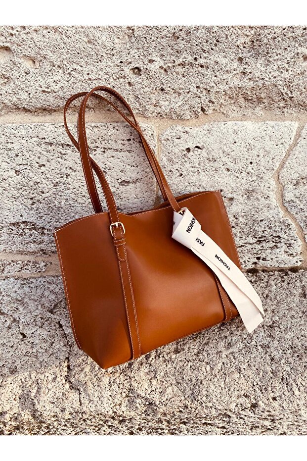 Women's Medium-Sized Faux Leather Medium-Sized Handbag and Shoulder Bag with Snap Closure and Zipper Closure