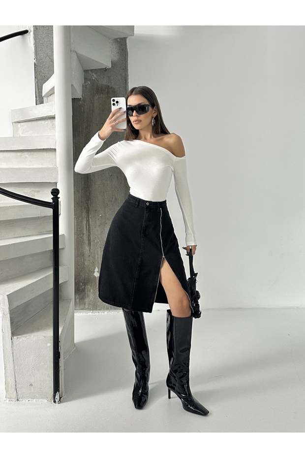Women's Black Front Slit Zipper Detail Black Denim Skirt