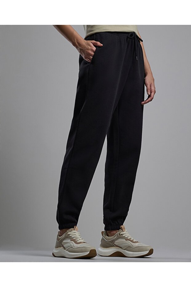 بنطال رياضي سادة مع خصر برباط - 3