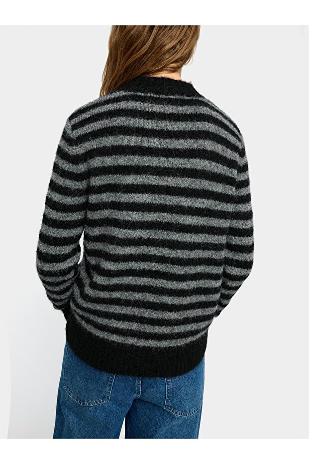 Çizgili Örme Kazak - 4