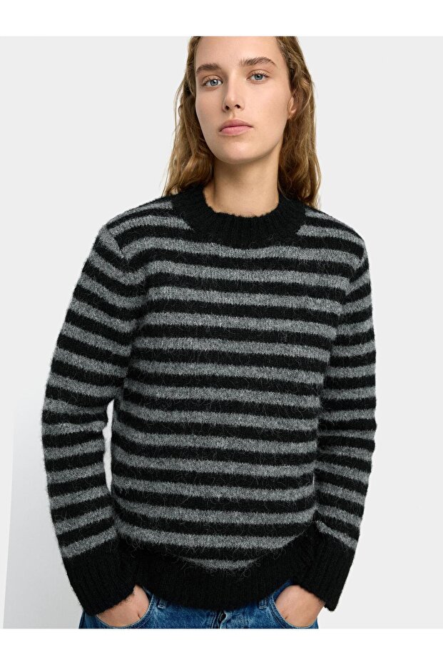 Çizgili Örme Kazak - 2