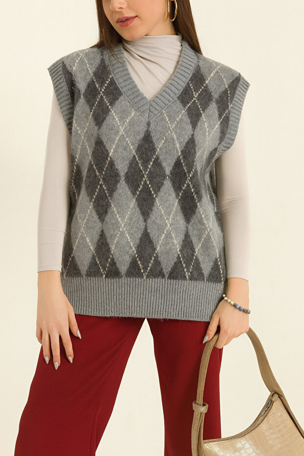 Women's Diamond Pattern Oversized Burgundy Beaded Knit Sweater