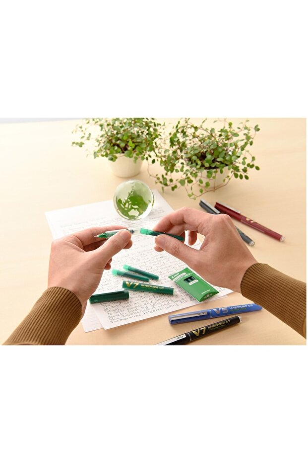 V7 Hi-Tecpoint Refillable Roller 0.7 mm Medium Tip - 2