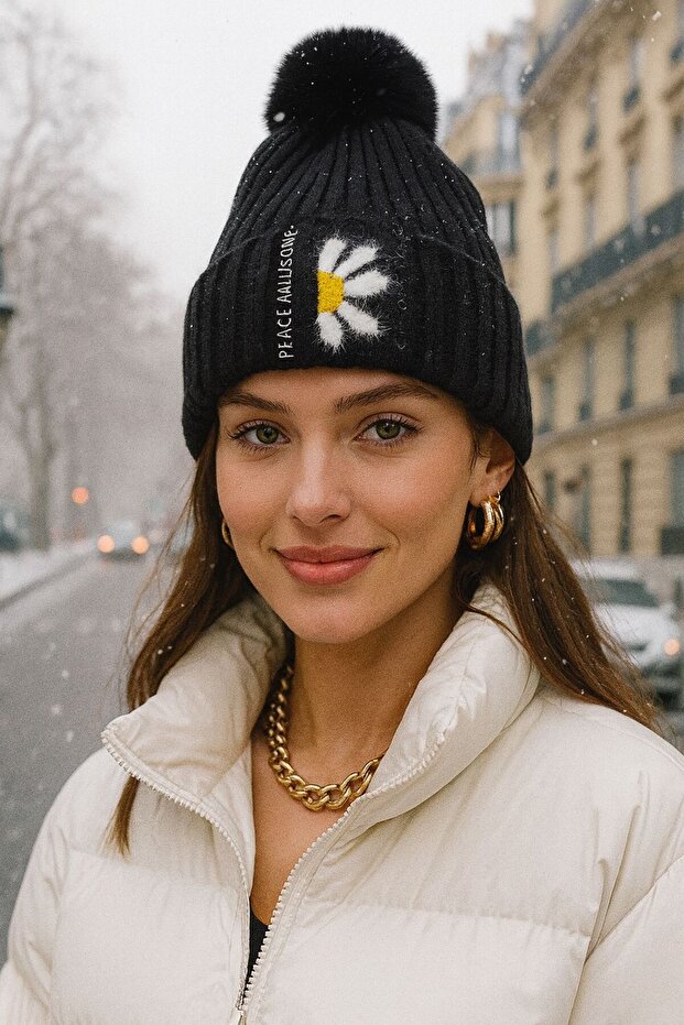 Black Daisy Embroidered Women's Beret