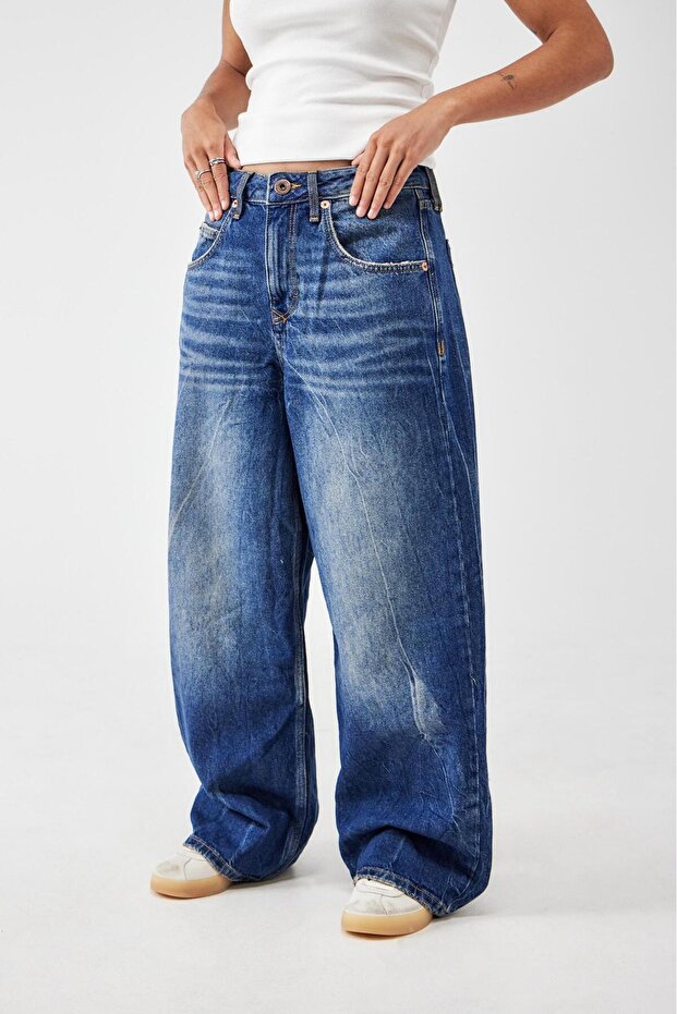 Jill Bleach-Washed Blue Vintage Distressed Baggy Boyfriend Jeans