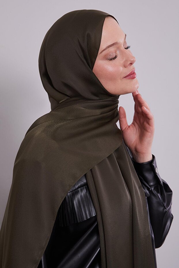 شال كاكي سادة باللون الأرجواني