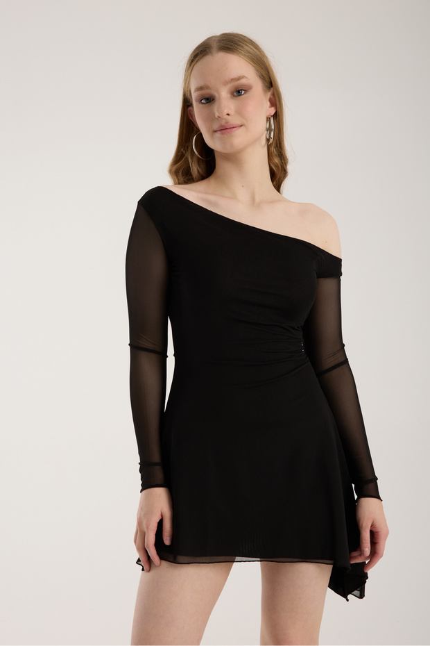 Siyah Asimetrik Yaka Uzun Kollu Astarlı Tül Elbise - 1