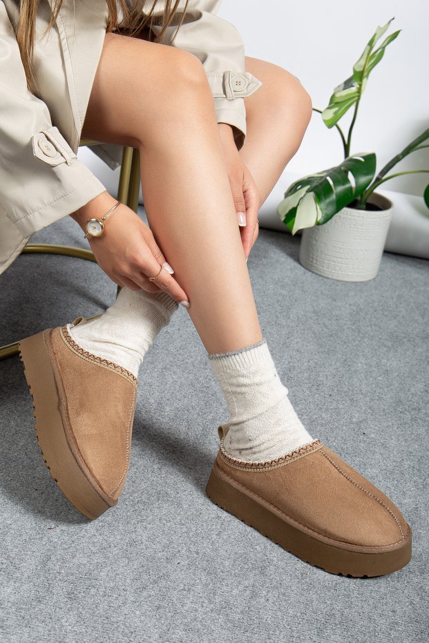 Winnipeg Women's Winter Tazz Faux Fur Suede Polyurethane Sole Basic Daily Boots Winter Slippers