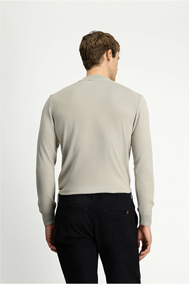 سترة تريكو أساسية محبوكة من الصوف بقصة عادية وياقة نصف دائرية - 4