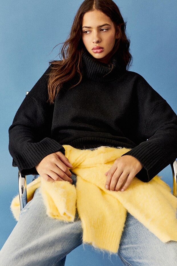 Dik yaka yumuşak örgü kazak - 1