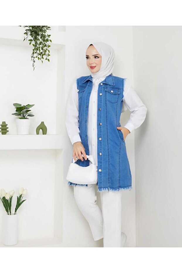 سترة من الدنيم الناعم مع شراشيب من الليكرا