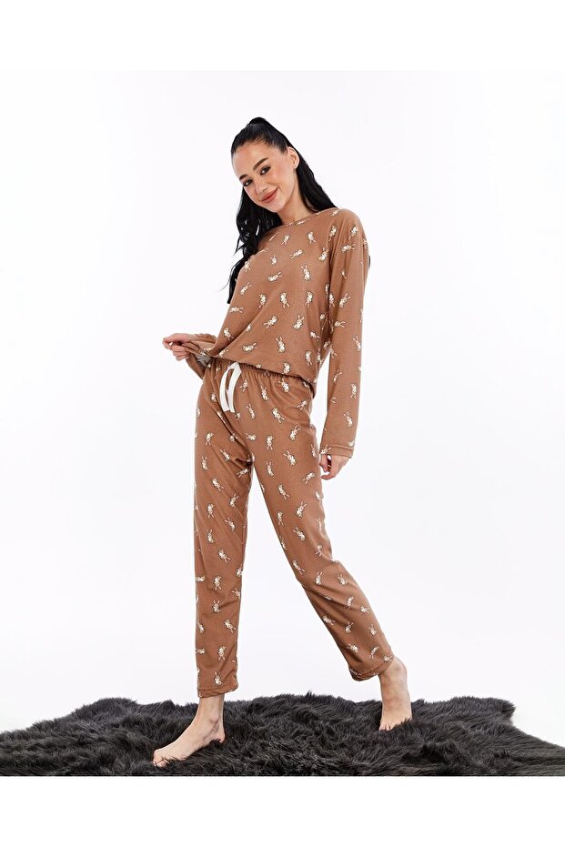 طقم بيجامة منقوشة باللون البني الشوكولاتة - 1