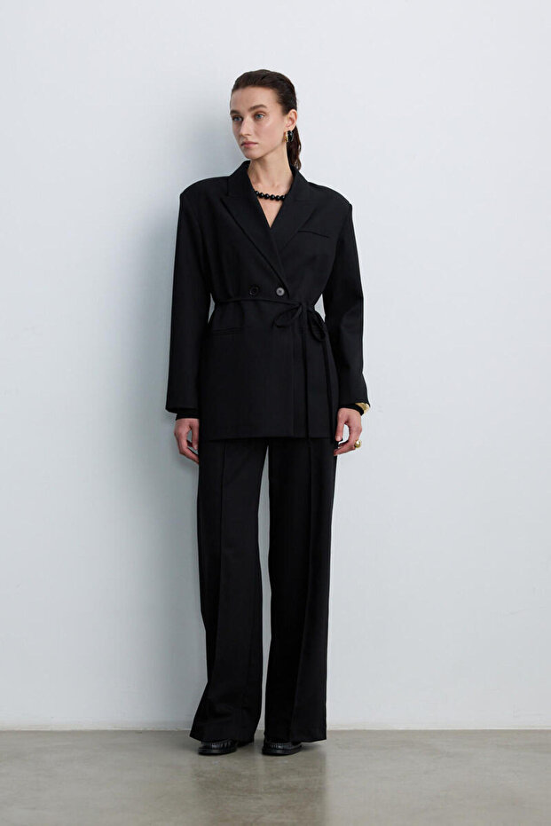 SİYAH KUŞAKLI BLAZER - 1