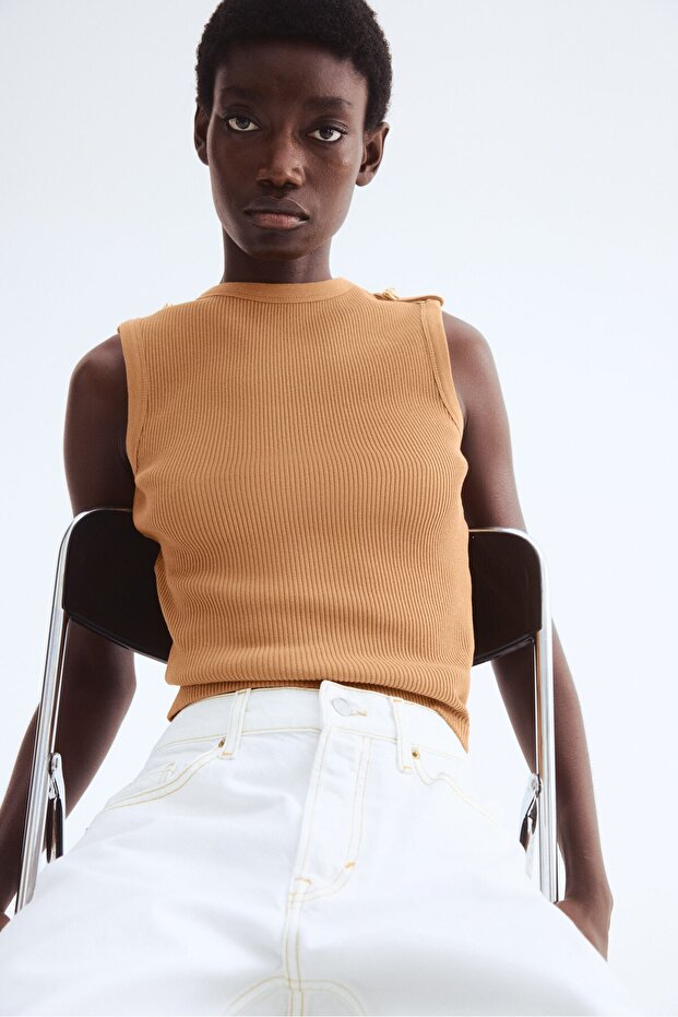 Ribanalı Kolsuz Üst - 1