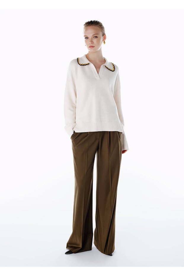 Contrast Color V-Neck Cream Knitwear
