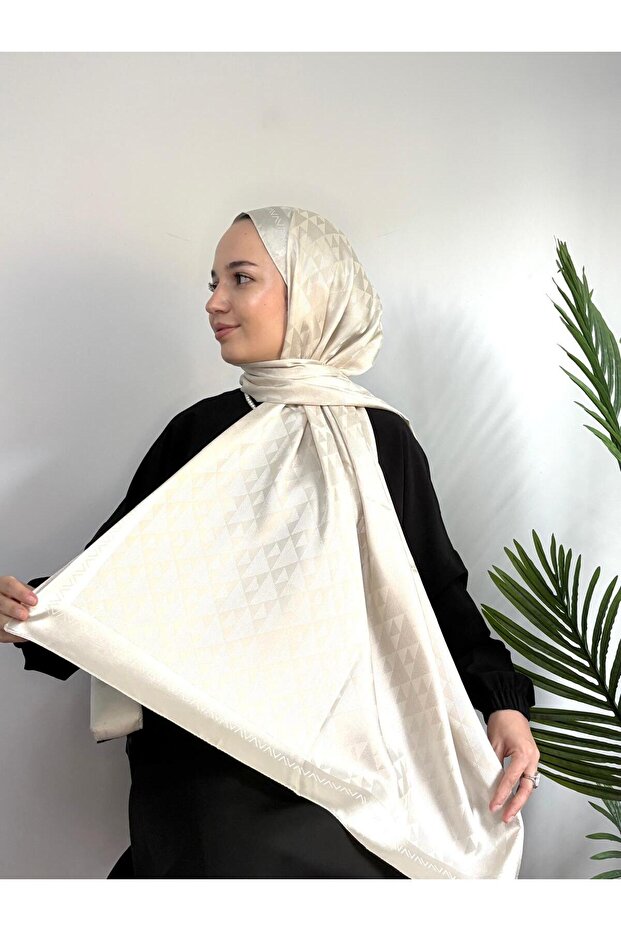 Triangle Pattern Shiny Jacquard Shawl Cream - 1