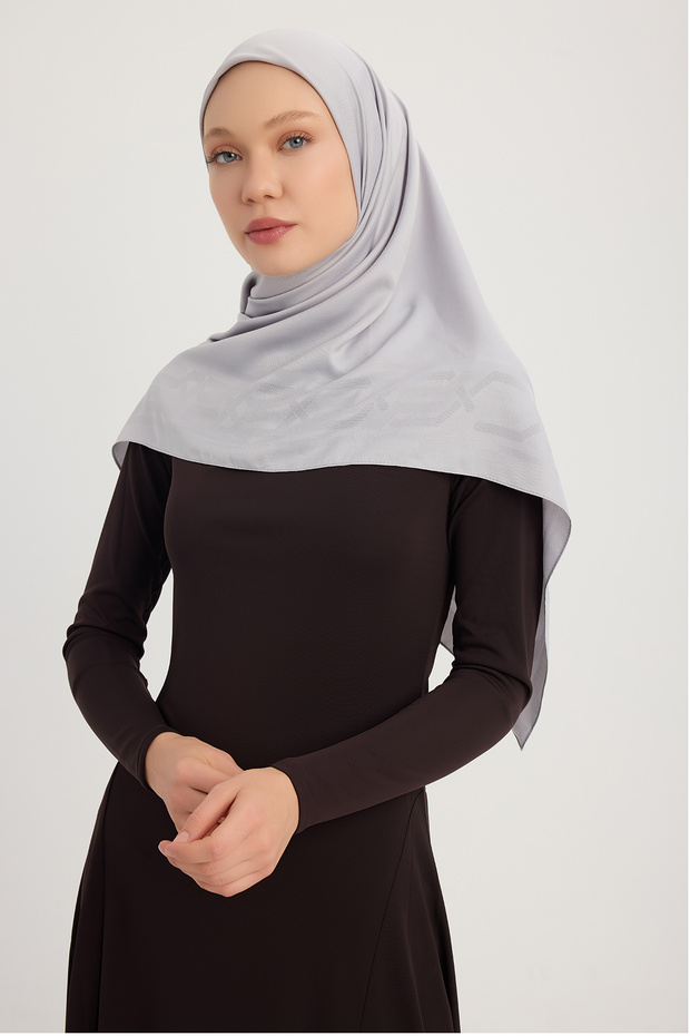 وشاح جاكار من الساتان غير اللامع A0622 مقاس 100×100 سم - فضي