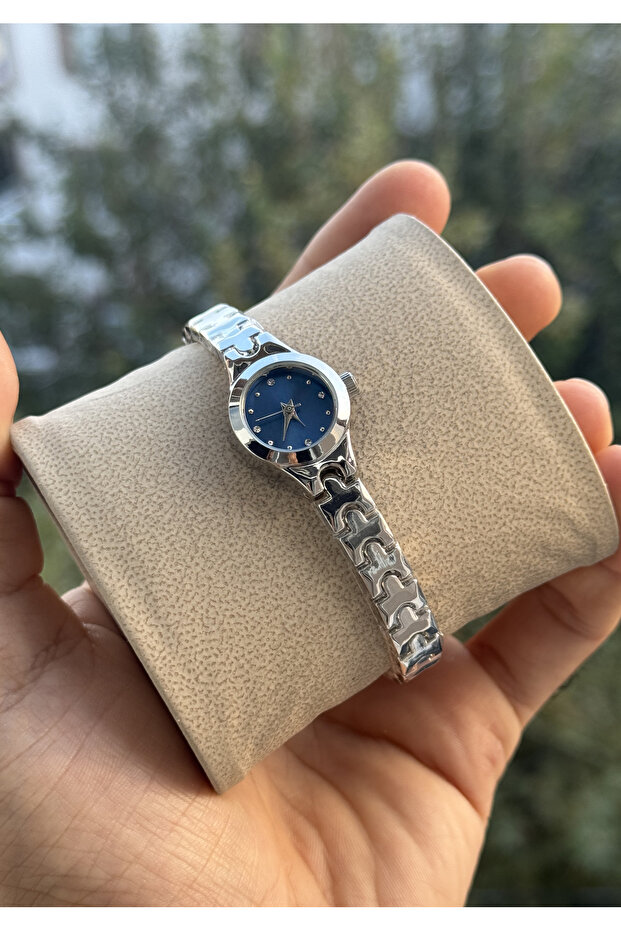 New Season Minimal Design Tiny Case Elegant Women's Wristwatch