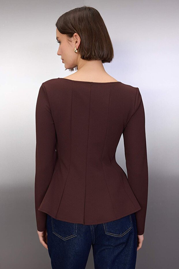 Kahverengi Kayık Yaka Peplum/Belden Oturmalı Regular Boy Örme Bluz TWOAW26BZ00166 - 4