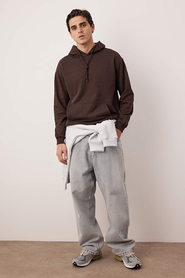 Koyu Kahverengi Oversize/Geniş Kesim Kapüşonlu İçi Polar/Sıcak Tutan Sweatshirt TMNAW23SW00195 - 1