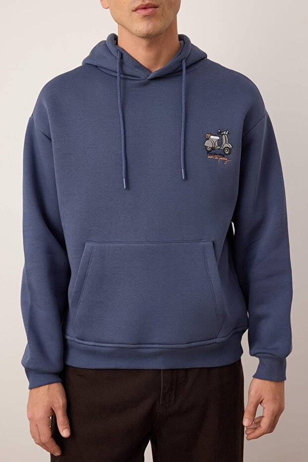 Indigo Motor Nakışlı Oversize/Geniş Kesim İçi Polarlı Kapüşonlu Sweatshirt TMNAW25SW00016 - 3