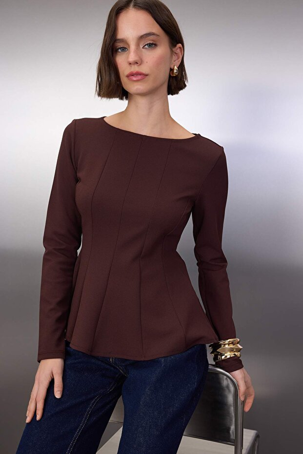 Kahverengi Kayık Yaka Peplum/Belden Oturmalı Regular Boy Örme Bluz TWOAW26BZ00166 - 2
