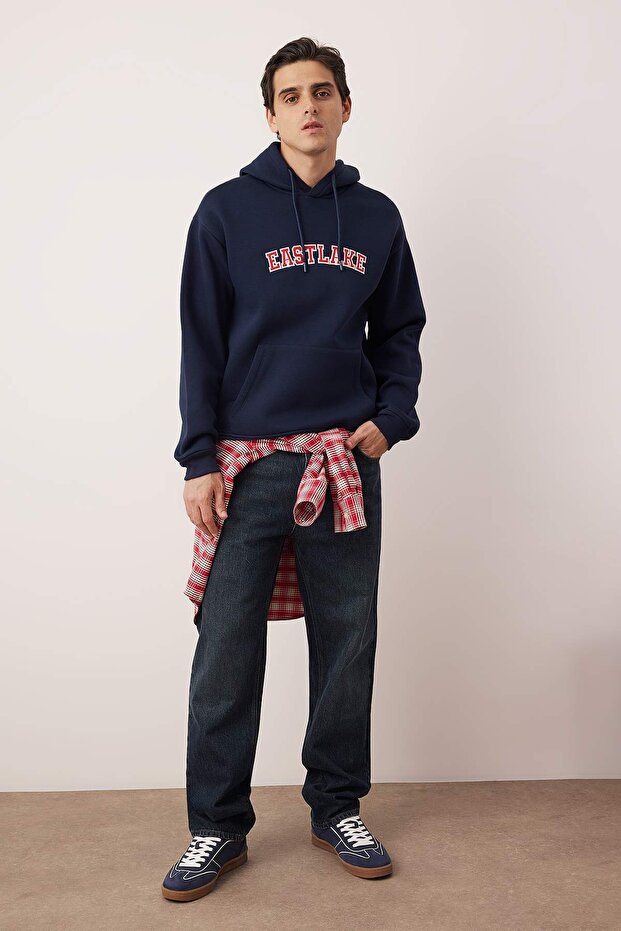 Lacivert Oversize/Geniş Kesim İçi Polarlı Kapüşonlu Yazı Nakışlı Sweatshirt TMNAW24SW00029 - 2