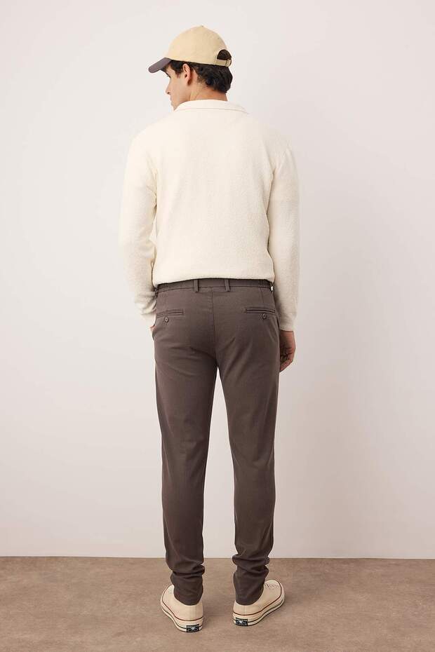 Kahverengi Regular Fit Dokulu Rahat Erkek Pantolon TMNAW26PL00007 - 4