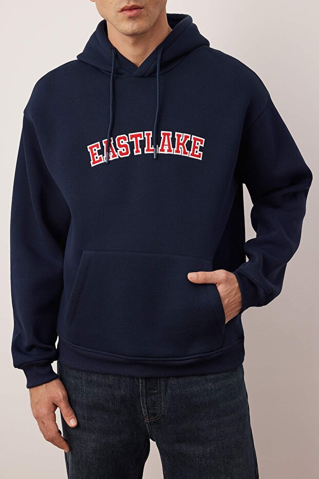 Lacivert Oversize/Geniş Kesim İçi Polarlı Kapüşonlu Yazı Nakışlı Sweatshirt TMNAW24SW00029 - 3