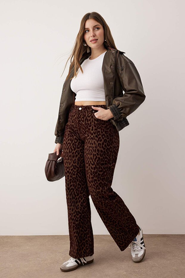 Kahverengi Süet Görünümlü Leopar Desenli Yüksek Bel Büyük Beden Wide Leg Jeans TBBAW26CJ00045 - 2