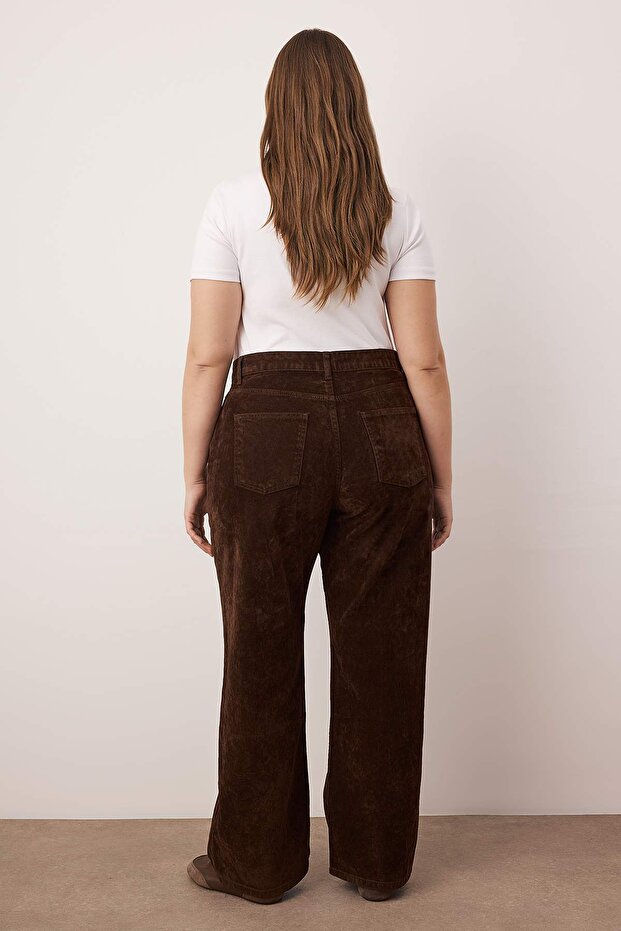 Kahverengi Süet Görünümlü Straight Fit Büyük Beden Jeans TBBAW26CJ00037 - 4