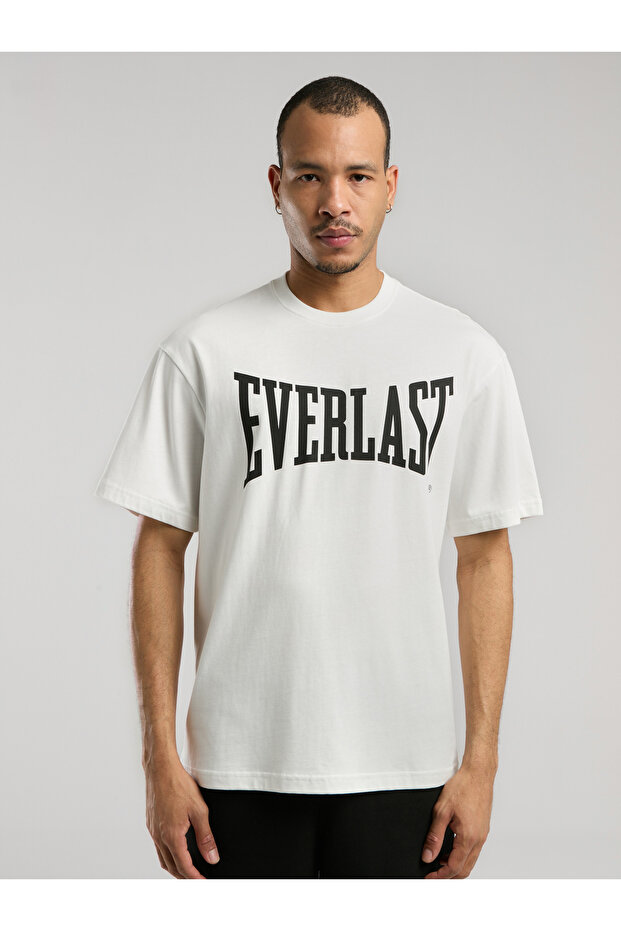 تي شيرت رجالي أبيض بشعار Ever Classics Comfort