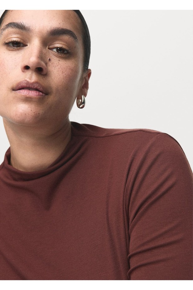 Dik yaka tişört - 8