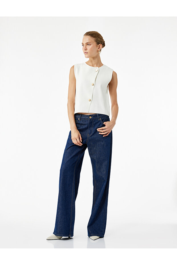 Buttoned Crew Neck Sleeveless Knitwear Vest