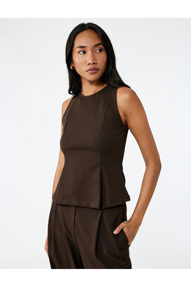 Slim Fit Crew Neck Sleeveless Peplum Blouse