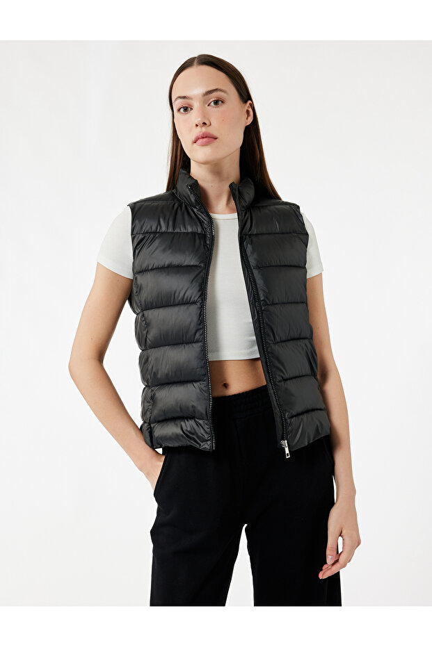 Sleeveless Stand Collar Pockets Water Repellent Zipper Puffer Vest