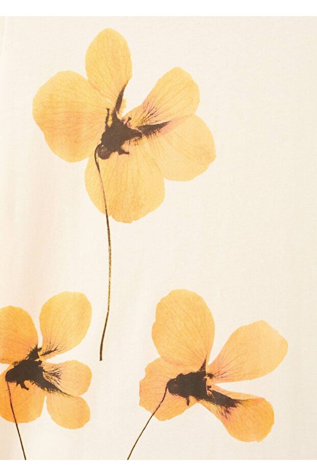 Çiçek desenli tişört - 5