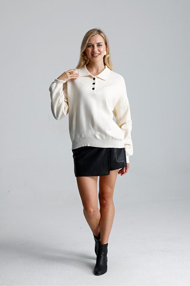 سترة سادة أساسية ذات ياقة بولو باللون الأحمر - 4