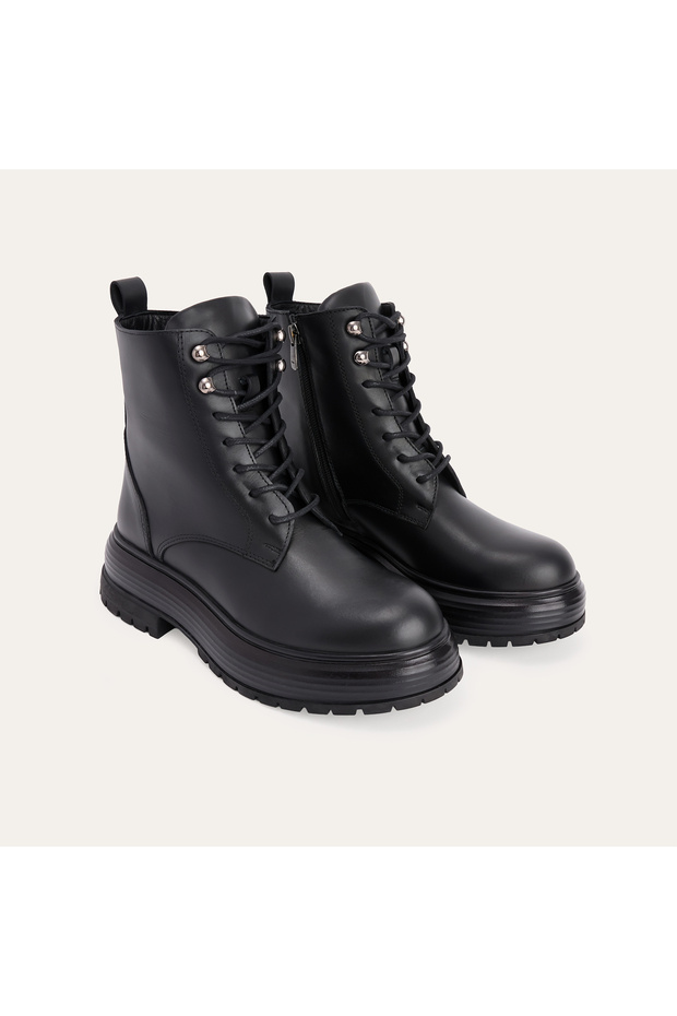Genuine leather laced boot