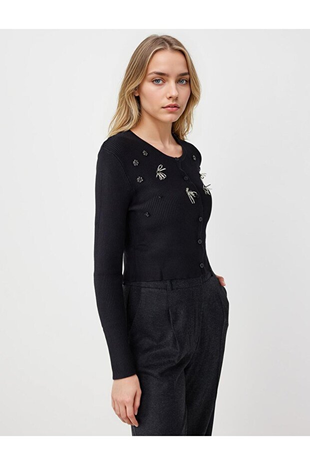 Siyah Dar Kesim Yuvarlak Yaka Taş İşlemeli Triko Hırka - 4